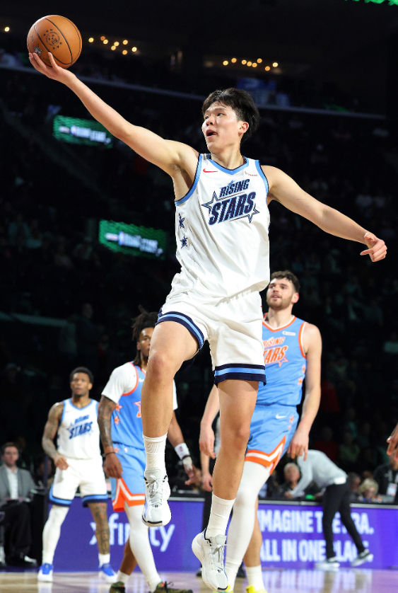 杨瀚森的赛季新高，是对位克林根 展现双塔威力