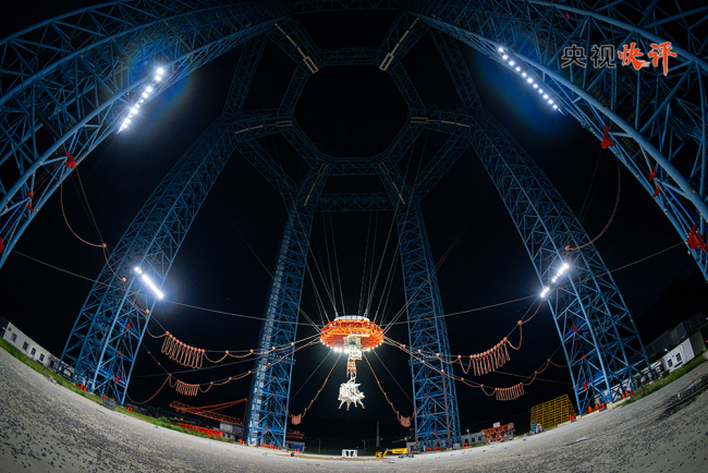 自然科学基金委要坚持面向世界科技前沿、面向经济主战场、面向国家重大需求、面向人民生命健康,坚持目标导向和自由探索“两条腿走路”,立足我国科技发展短板与长远需求,聚焦关键核心领域,支持鼓励前沿探索,推动攻克“卡脖子”基础科学难题。要深化科学基金改革,进一步完善资助体系、提升资助效能,确保把宝贵的资源投向最具创新活力的一线科研人员。要坚持求真务实,传承科学基金优良作风,力戒形式主义、官僚主义,切实为一线科研人员减负松绑。要完善科学基金人才项目体系,优化长周期稳定支持机制,支持青年人才挑大梁、当主角,鼓励科研人员大胆畅想、超越限制、挑战未知,培育产出更多从无到有的引领性、原创性成果。