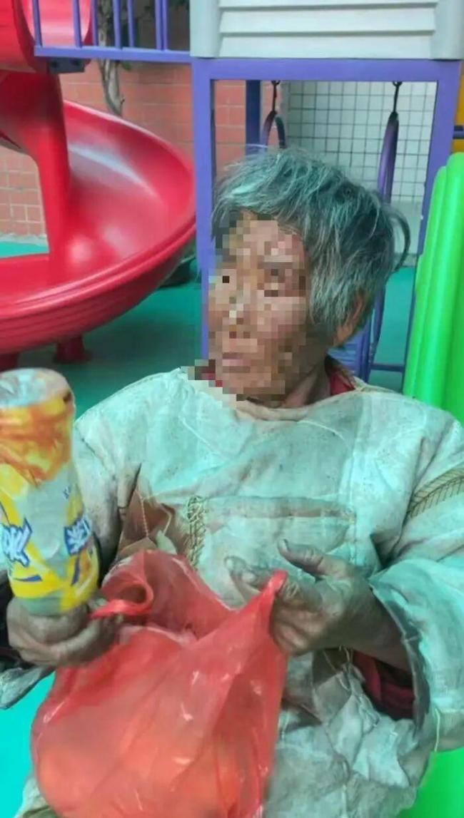 流浪老人身份成谜 方言博主“破译”