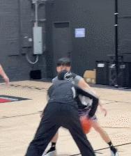 王鹤棣第三次出战NBA名人赛 备战洛杉矶挑战自我