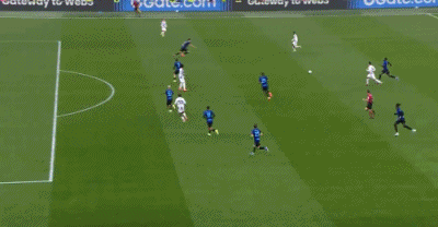 意甲：坎比亚索另类双响 泽林斯基绝杀 国米3-2险胜十人尤文 国家德比逆转胜