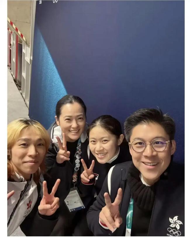 霍启刚三兄弟飞米兰为父庆生