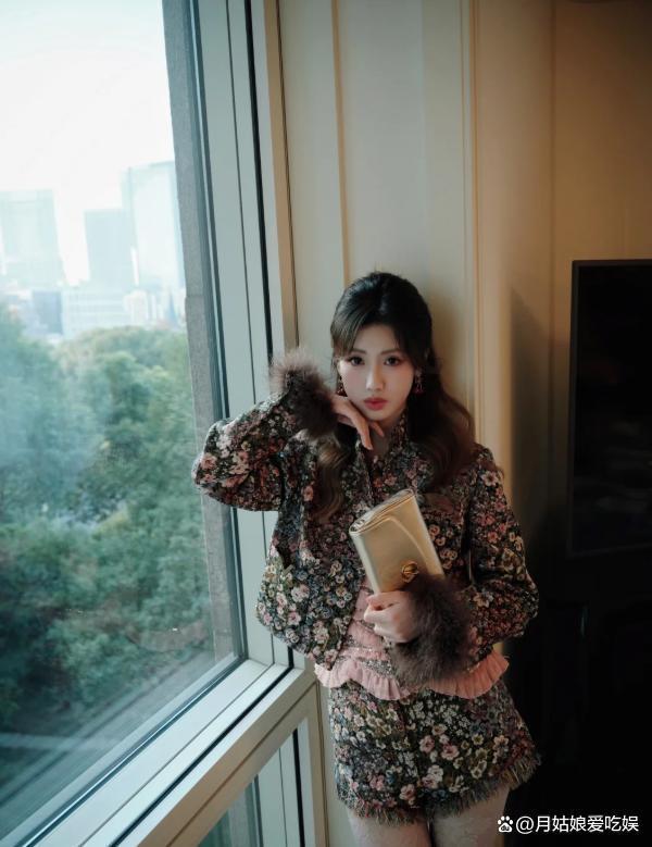 冯小刚徐帆一家三口大片 真情流露的家庭瞬间