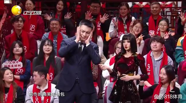 杨鸣被美女机器人调侃爱好蹦高 赛场蹦高成笑点