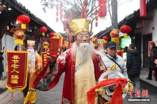 中外“反向過年”流行背后有何深意 雙向奔赴的文化交流
