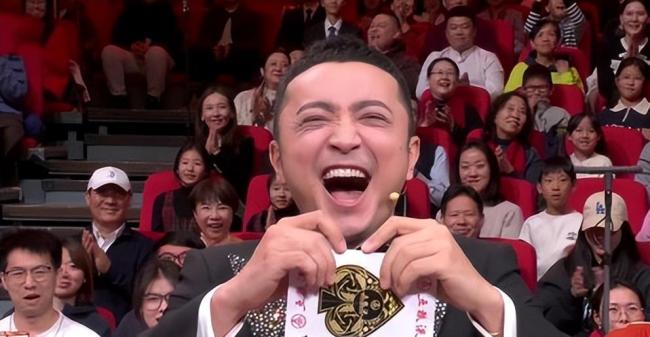 尼格买提魔术成功后松了口气 真实瞬间赢得观众心