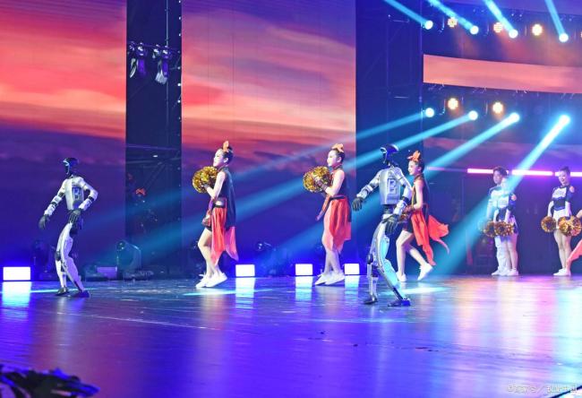 机器人从炫技到进入日常生活还有多远 科技温暖人心