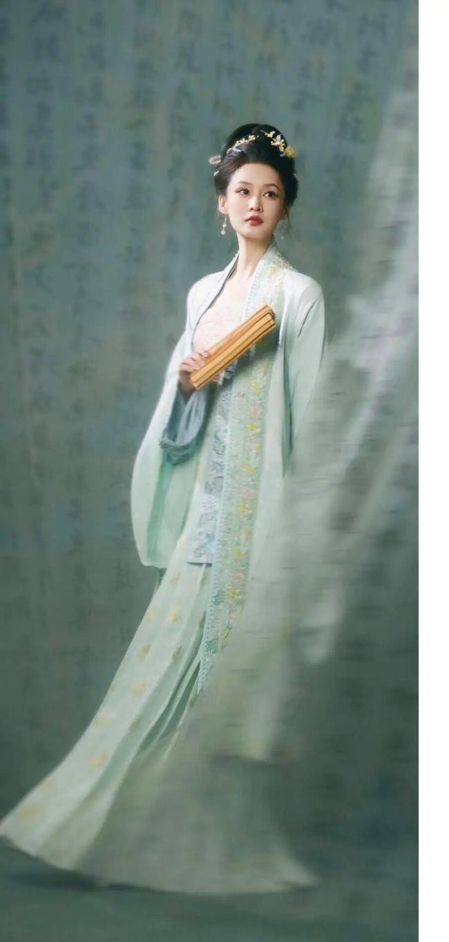 李沁春晚穿的是非遗花罗