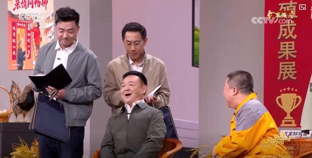 讽刺拉满的春晚小品 尺度不小 形式主义被精准讽刺