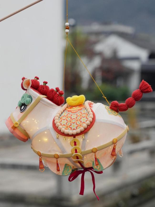 春晚舞台上的“小马灯”出自谁手 90后篾匠匠心打造