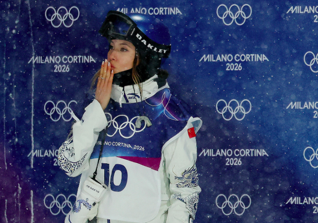 国家队赞谷爱凌生来属于天空 勇夺银牌再创佳绩