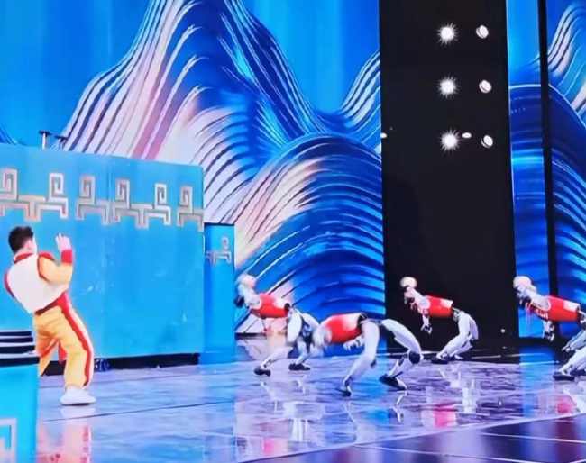 机器人假摔 科技与艺术的完美融合