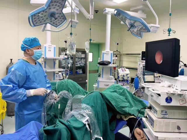 医生父亲车祸进ICU 仍选择先上手术台