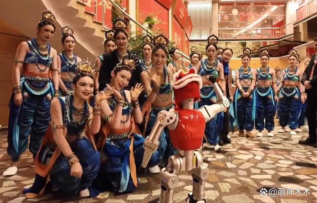 王玉雯春晚后台合影主理东说念主 群星云集吵杂超卓