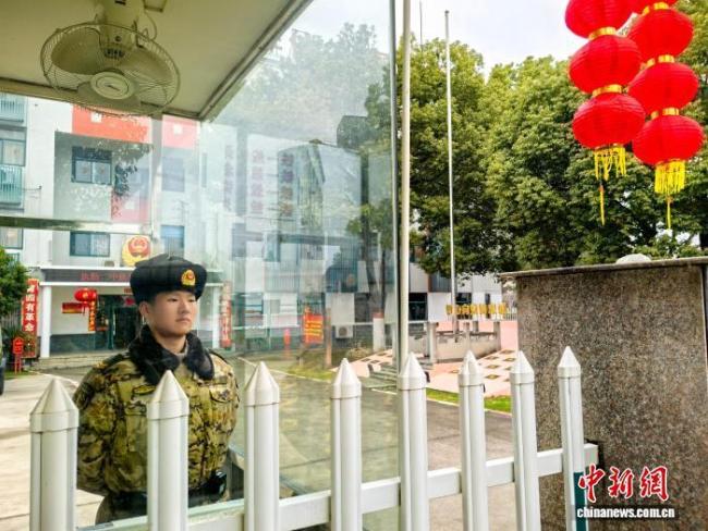 哨位上的新年:我与高墙共守岁