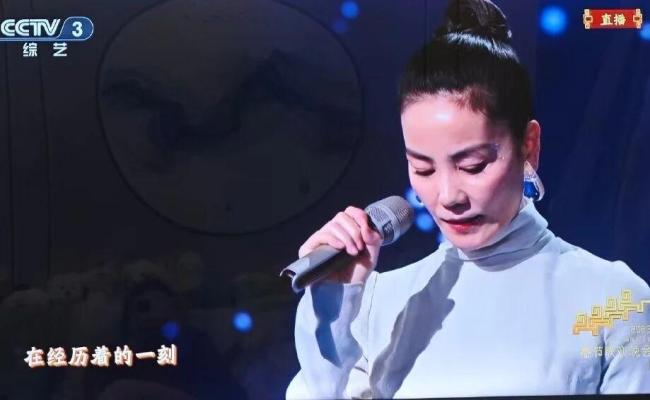 王菲演唱结束窦靖童发文 新年快乐平安健康