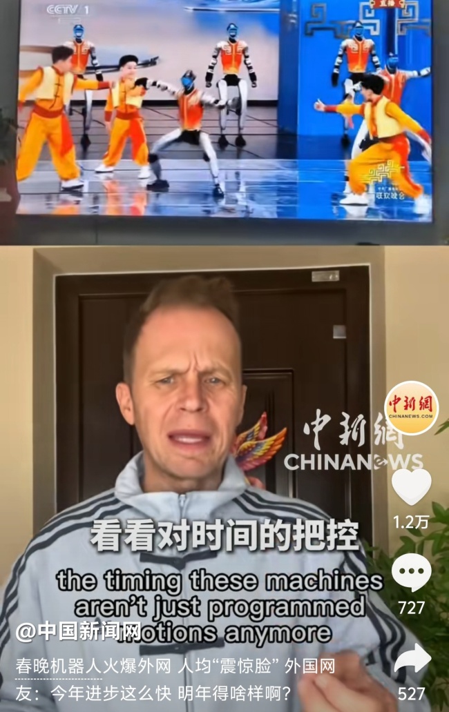 去年转手帕 今年翻桌跑酷