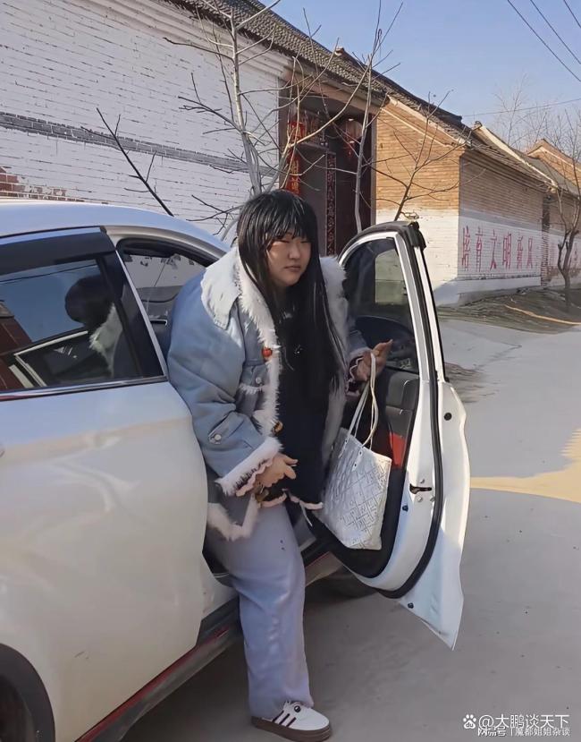 朱之文女儿和新婚丈夫一起回娘家 朴素亲情温暖人心