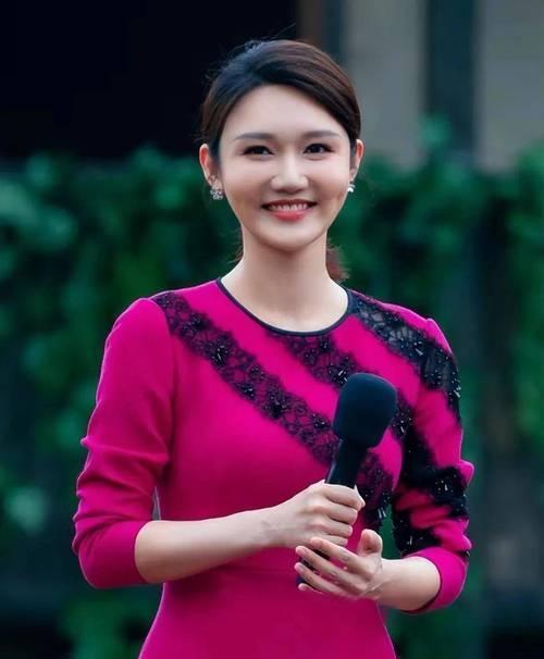 央视主持人龙洋回应“眼神上瞟” 一场关于生理构造的误会