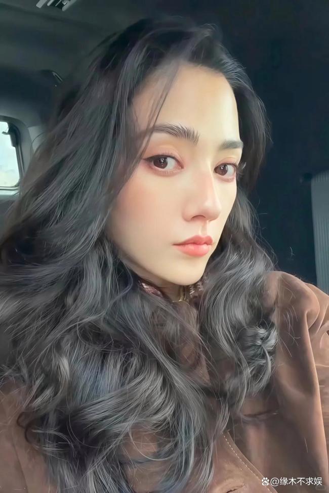 网友在意大利偶遇娜然、霍启山 恋情获家人认可