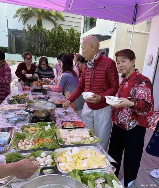 汪明荃新年家中超30位宾客拜年 热闹场面胜似大家庭