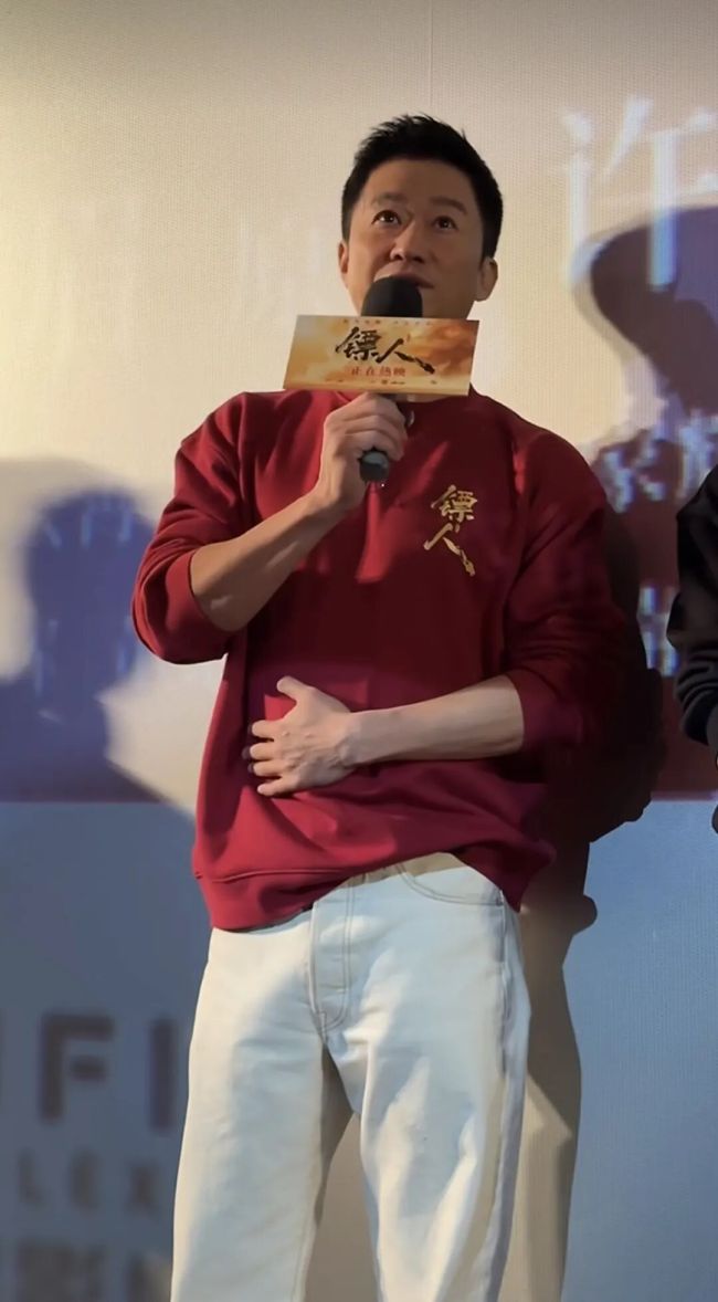 吴京被网友催《镖人2》