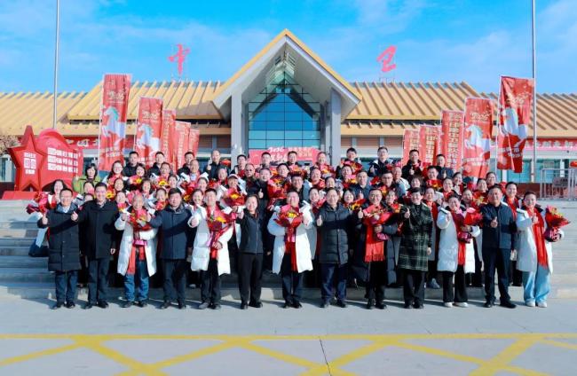 他们春晚归来 市委书记接机