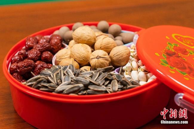 為什么中國人過年總愛“嗑”瓜子 年味里的慢藝術(shù)