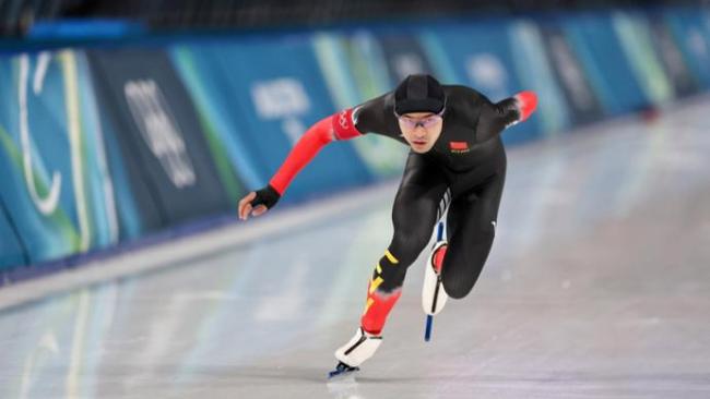 宁忠岩领奖台上激动掩面而泣 四年磨一剑终圆梦