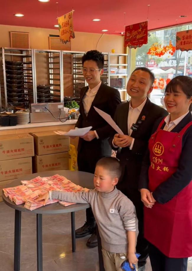 火锅店春节4天赚33.9万全给员工 老板坚持四年分红
