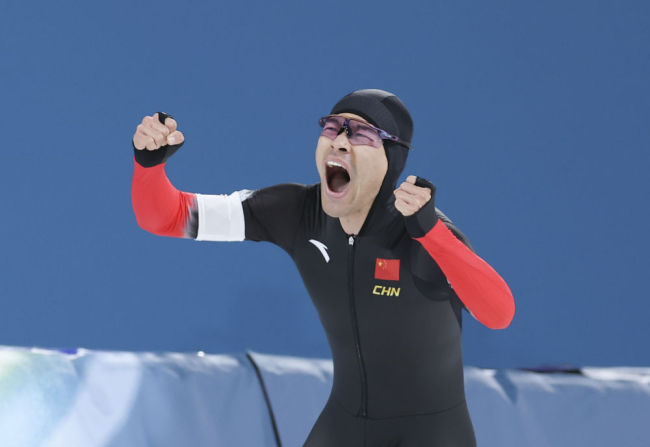 宁忠岩在比赛后庆祝