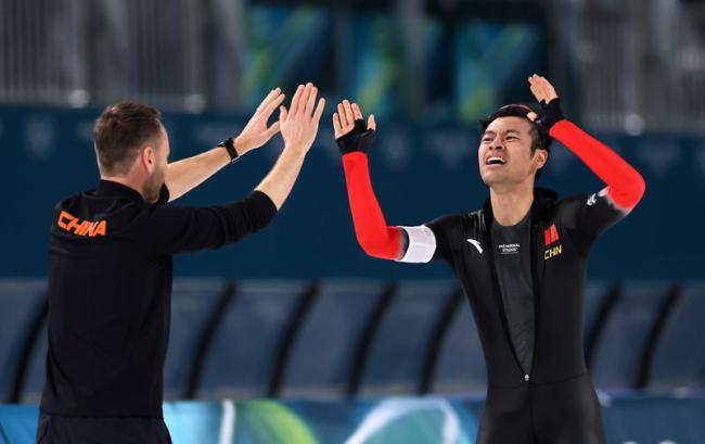 宁忠岩昂首挺胸展现中国速度