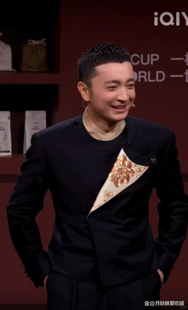 尼格买提回新疆过年 进门先拥抱爸妈 家的仁爱最信得过