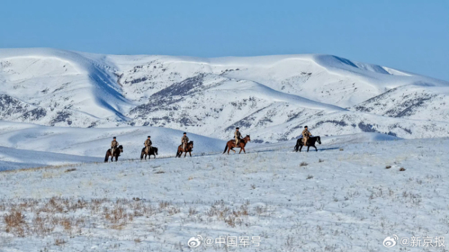 边防官兵春节期间巡逻踏查边境一线 守护平安
