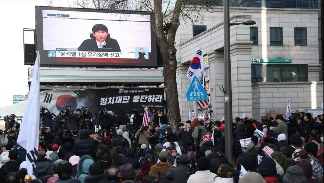 尹锡悦从挥刀朴槿惠变为被刀“毒龙” 正义斗士的反噬