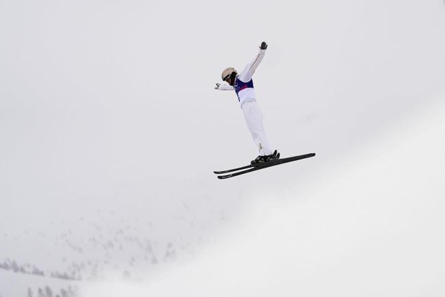 “金牌侠侣” 巅峰相见 冰雪中的纵欲与荣耀