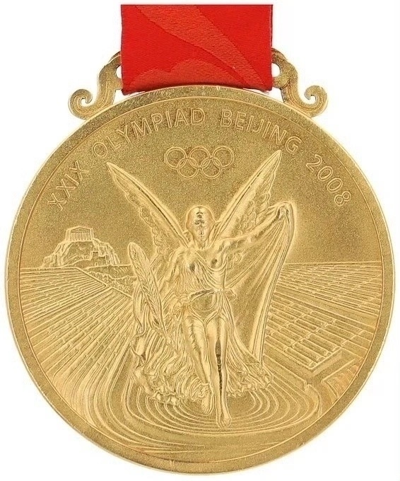 徐梦桃的金牌有划痕了 频繁摩擦见证荣耀