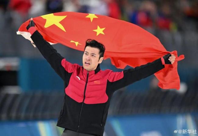 宁忠岩晒三枚奥运奖牌 翻越劲敌夺金