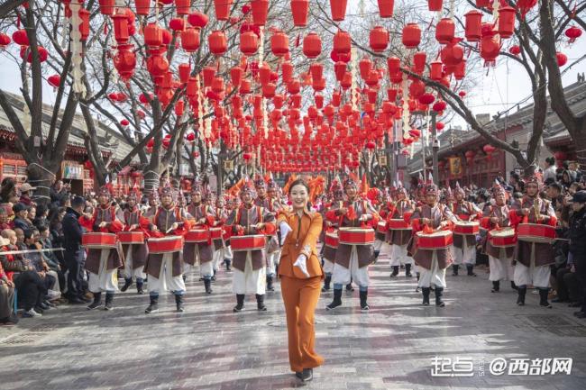 “陜北榆林過大年”秧歌展演 古城歡騰迎新春