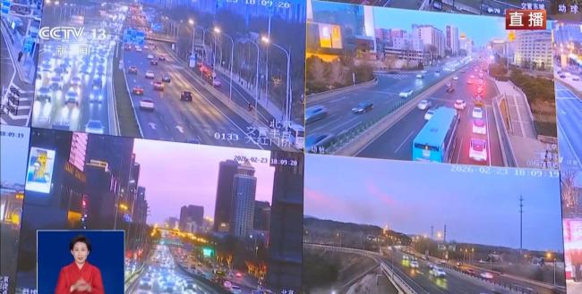 北京迎返程客流高峰 进京方向缓行 交通压力增大