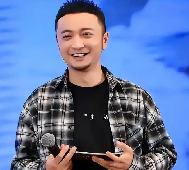 尼格买提家宴8个菜没一个青菜 满桌碳水的年味