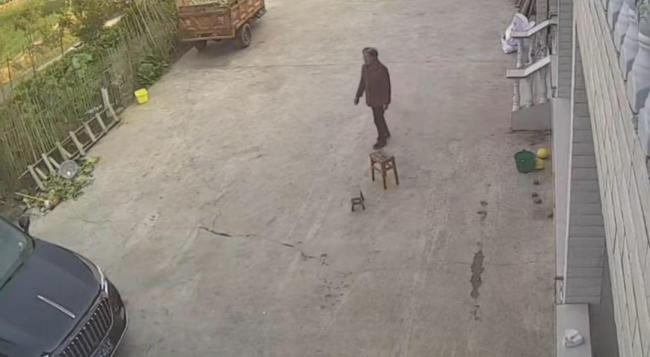 初一团聚初五只剩老人目送儿孙远行 热闹后的冷清最孤单