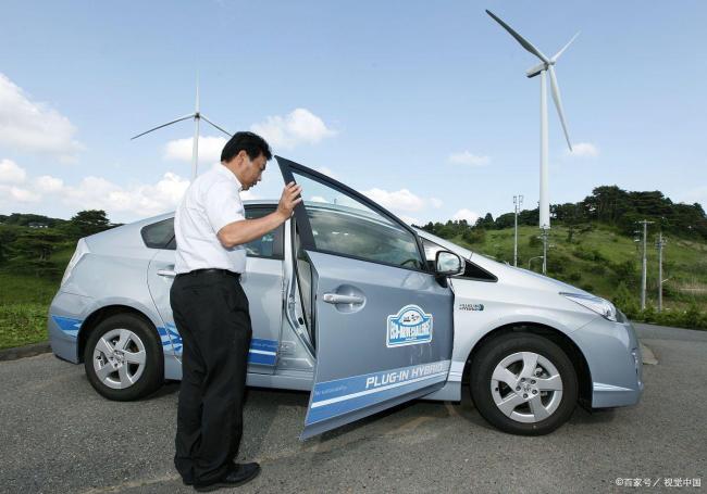 技术快速迭代 新能源车主陷“两难” 甜蜜烦恼与焦虑共存