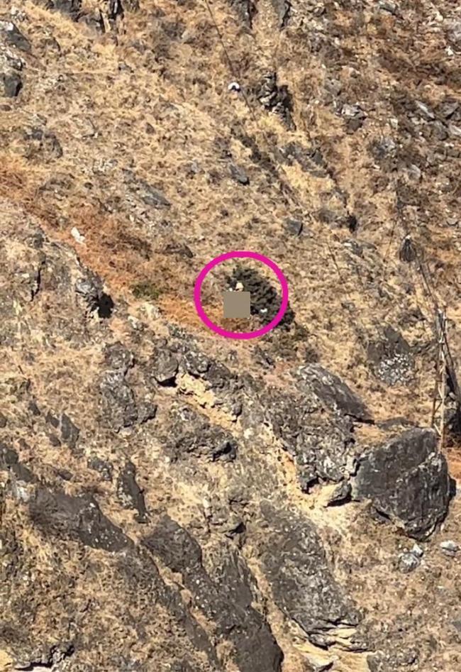 男童坠崖事发地不少人带孩子徒步