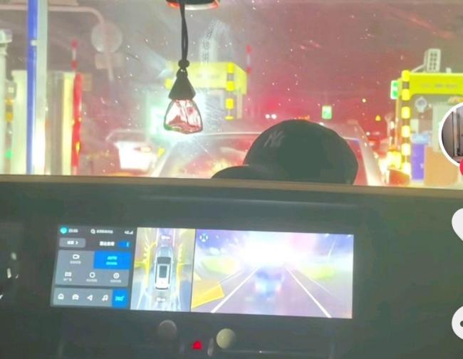 车主错过高速免费淡定称没专门卡点 过年回家已很开心