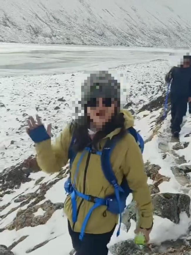 女生雪山徒步失联在牛棚被找到 冷静自救获赞