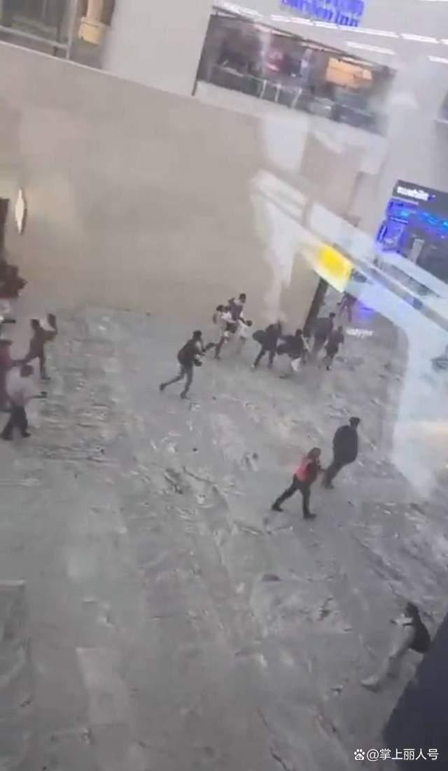 墨西哥毒枭之死引贩毒集团报复 机场枪击引发全州动荡