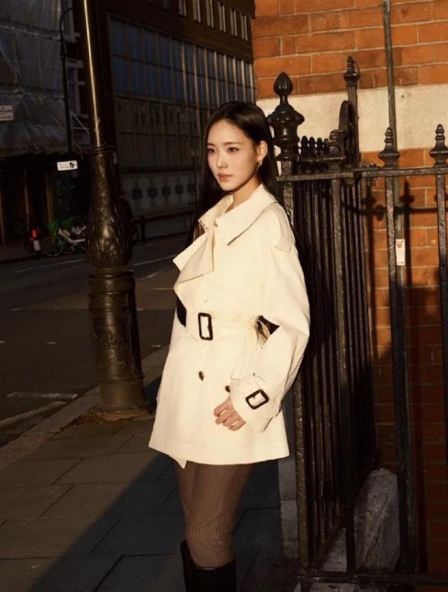 小S二女儿参加伦敦时装周 复古风惊艳亮相