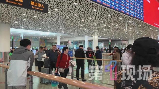 老婆返程行李箱装满姆妈的爱 家的滋味随行