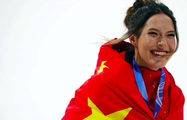 谷爱凌说希望让世界尊重中国队 自由式滑雪封神之夜